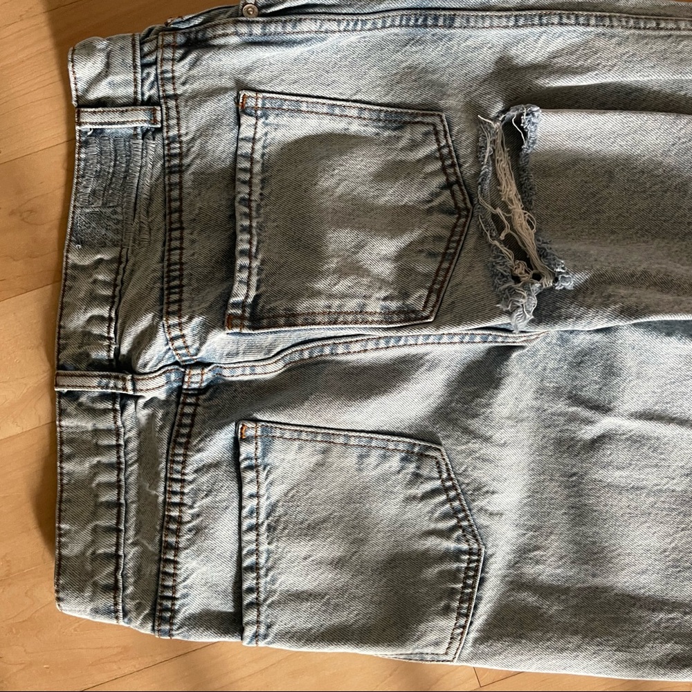 SIZE 28 REVICE BUTT RIP JEANS